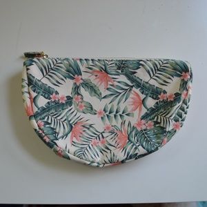 • PALM PRINT COSMETIC BAG •